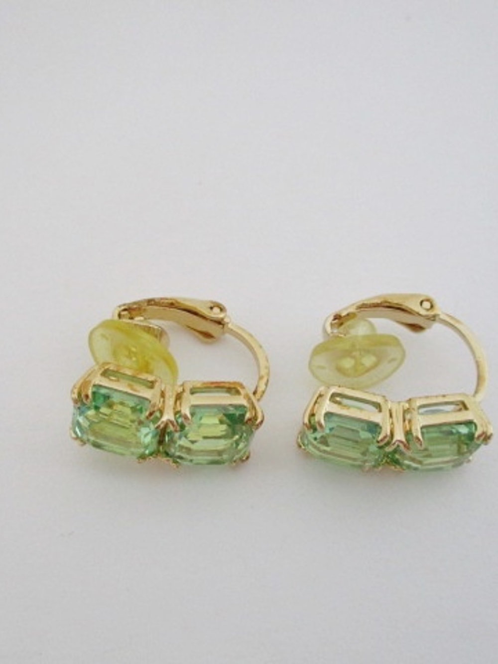 SWAROVSKI - Millenia Clip Earrings Square Cut, Green, Gold-Tone Plated - Picture 3 of 7
